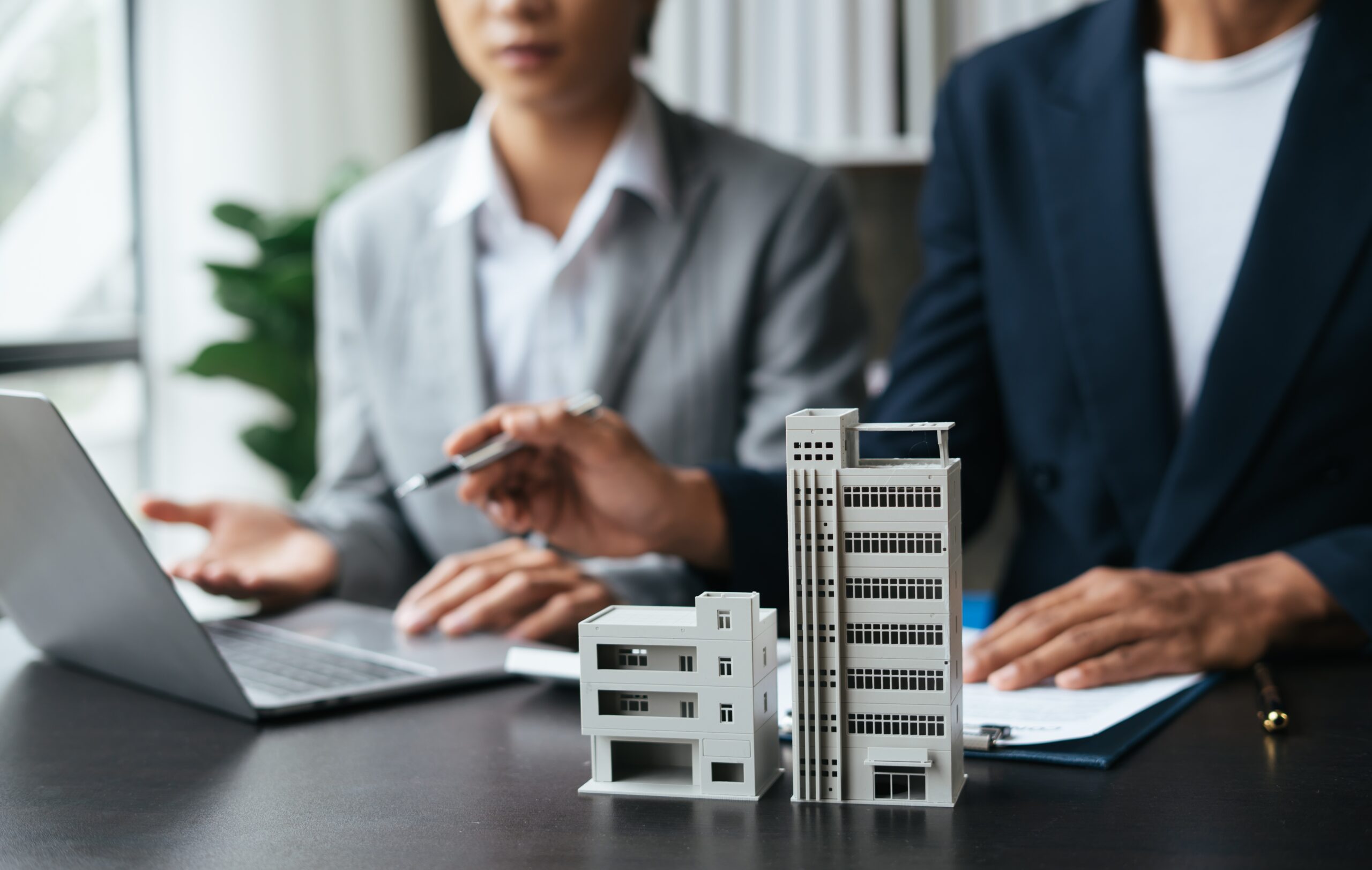 Real estate agents bardia